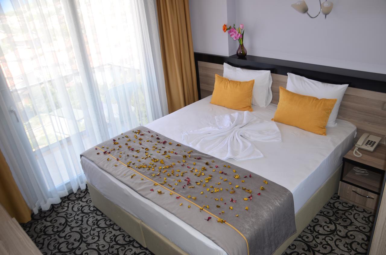 Elisa Hotel Ayvalik Quarto foto