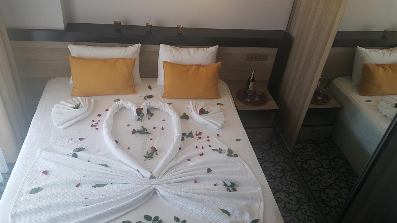 Elisa Hotel Ayvalik Exterior foto
